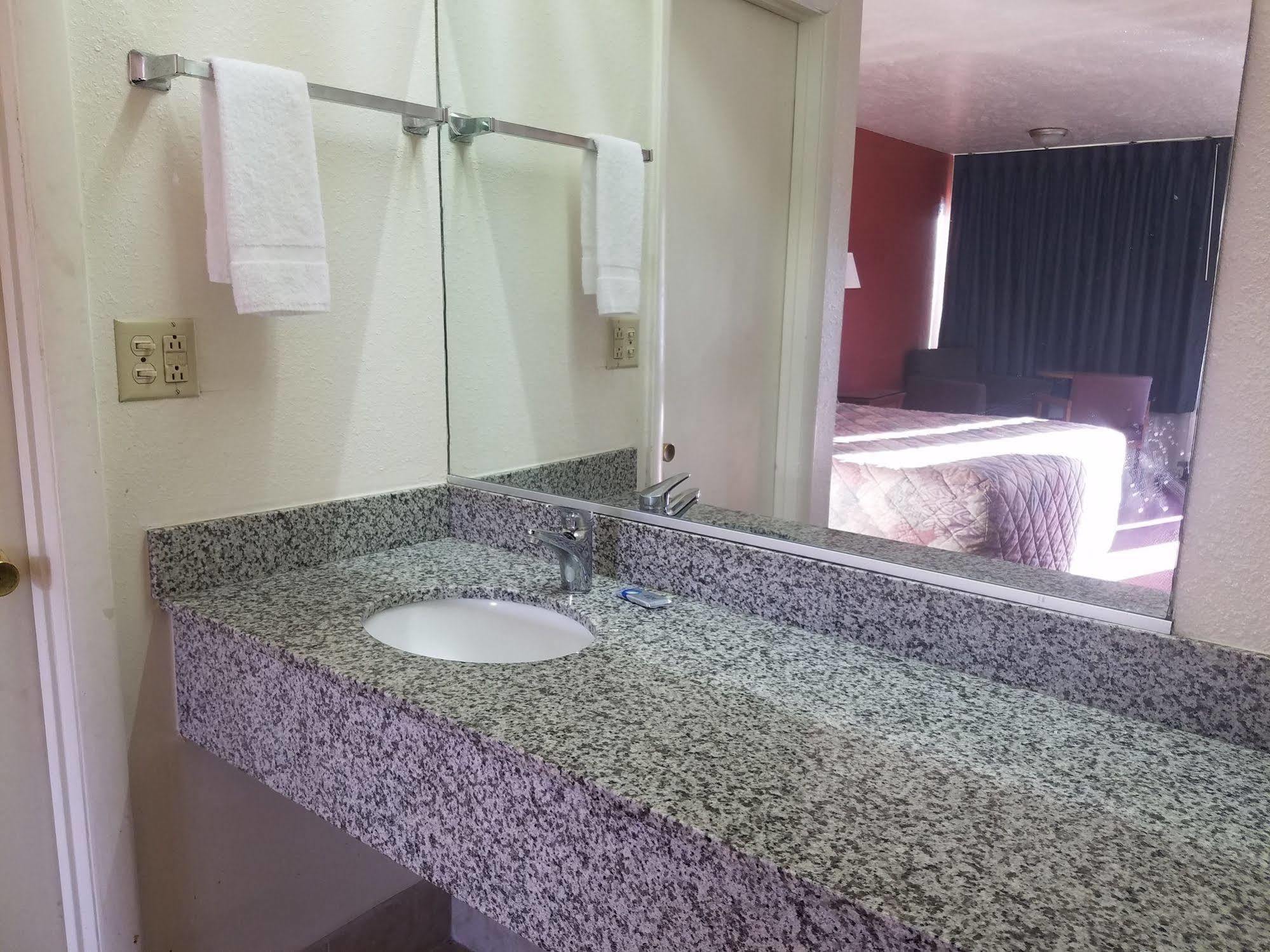 Masters Inn I-26 Cayce Kültér fotó
